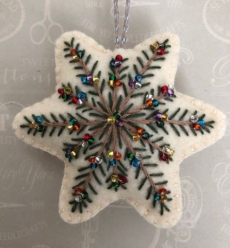 Felt Star, Felt Crafts Christmas, Felt Christmas Decorations, Christmas Felt, Ornaments To Make, Felt Embroidery, Star Christmas, Christmas Crafting, Felt Ideas