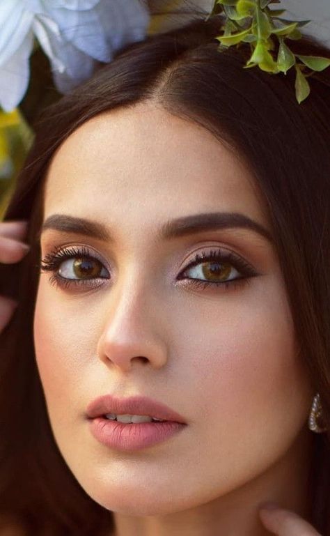 Pakistani Makeup Looks, Desi Makeup, Indian Skin Makeup, Pakistani Makeup, Bollywood Makeup, Minimal Makeup Look, Indian Wedding Makeup, Indian Bride Makeup, Light Makeup Looks