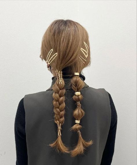 Double Belt Outfits, Κούρεμα Bob, Easy Bun Hairstyles, Editorial Hair, Fishtail Braid, Hair Arrange, Two Braids, Trendy Hair Color, Sleek Hairstyles