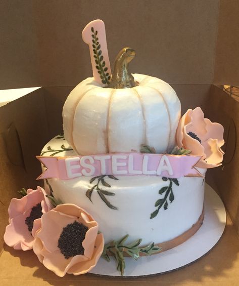 Little Pumpkin Cake Ideas, Fall First Birthday Cake, White Pumpkin Cake, Pumpkin Gender Reveal Cake, Pumpkin First Birthday Cake, Fall Birthday Cakes, Lil Pumpkin Baby Shower, November Baby Shower, Fall First Birthday