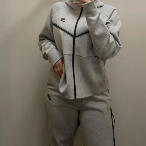 Tech fleece Grey Nike Tech Gris, Tech Fleece Girl, Nike Tech Gray, Gray Nike Tech, Nike Tech Grey, Grey Tech Fleece, Grey Nike Tech, Buffalo 66, Uk Drip