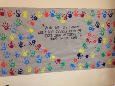 Classroom Handprint Poster, Hand Print Bulletin Board Ideas, Handprint Bulletin Board Ideas, Hand Print Mural, Hand Bulletin Board Ideas, Handprint Bulletin Board, Spring Bulletin Boards Preschool, Handprint Ideas, School Wall Decoration