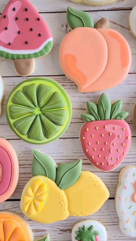 Cookie Ideas For Birthday, Cute Cookies Decorated, Fruit Shaped Cookies, Royal Cookies Ideas, Decorated Cookies Summer, Cookie Decorating Flowers, Flower Iced Cookies, Fruit Cookies Decorated, Lemon Cookies Decorated