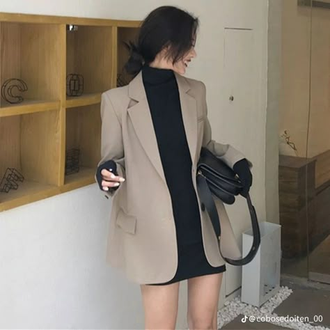 Semi Formal Outfits For Women, Smart Casual Women Outfits, Semi Formal Attire, Semi Formal Outfits, Smart Casual Women, Blazer Outfits For Women, Beige Blazer, Outwear Women, Classy Work Outfits