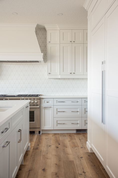 Triangle Backsplash Kitchen, White Triangle Backsplash, Classic White Backsplash, White Kitchen Oak Floor, Triangle Backsplash, Dark Vinyl Plank Flooring, White Grey Kitchen, Geometric Backsplash, Grey And White Kitchen