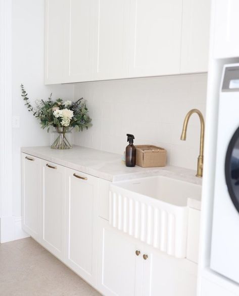 Novi Butler Sink, Laundry Butlers Sink Laundry, Butler Sink Laundry, Laundry Australia, Hamptons Laundry Room, Laundry Room With Sink Ideas, Farmhouse Laundry Sink, Farmhouse Sink Laundry, Mediterranean Laundry, Sink In Laundry Room