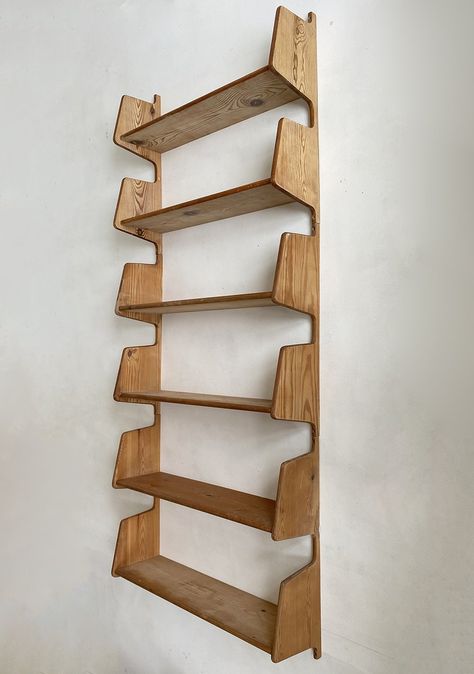 Mid Century Modular Scandinavian style Pine Shelving, 1960s | #127741 Scandinavian Bookshelves, Pine Shelving, Timber Projects, Alpine House, Home Bookshelves, Decorative Plaster, Woodworking Inspiration, Modular Shelving, Aluminum Furniture