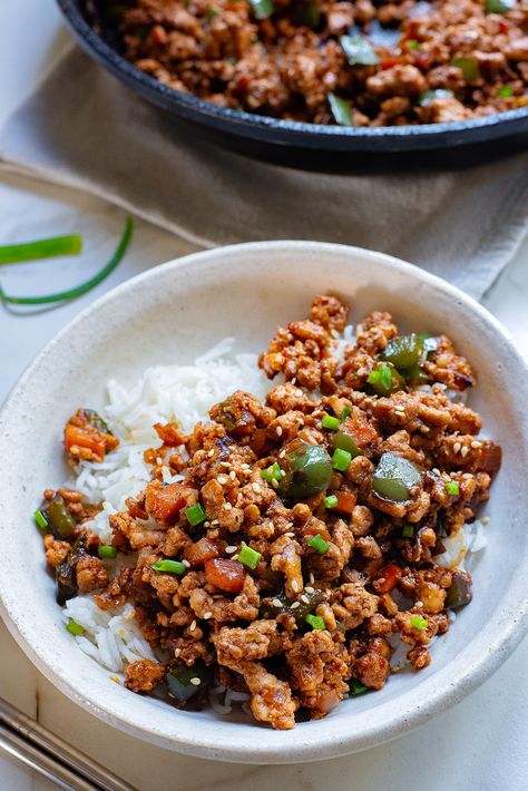 This Asian ground chicken mince stir fry recipe is tasty, healthy and budget-friendly. The best part, it only needs a handful of ingredients, so it's super easy to make and is ready within 20 minutes. If you’re looking for simple ground chicken recipes, this is a must-try! Dinner Recipes With Few Ingredients, Asian Ground Chicken, Honey Soy Chicken Wings, Ground Chicken Recipes Healthy, Easy Chicken Dinner, Chicken Mince, Minced Chicken Recipes, Easy Stir Fry Recipes, Baked Chicken Drumsticks