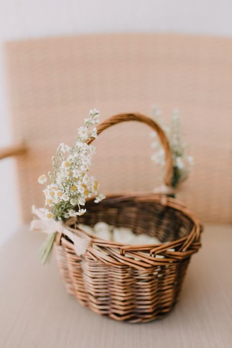 You'll be adding Crete to your destinations once you see this fairytale wedding Baskets For Wedding Favors, Flower Girls Baskets, Basket Centerpieces Table Wedding, Wedding Basket Decoration, Basket Decoration Wedding, Flower Girl Basket Ideas, Basket Wedding Decor, Yolan Cris Wedding Dress, Flower Basket Wedding