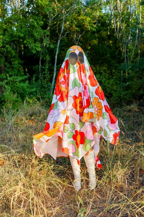 Floral Ghost Halloween themed instagram photoshoot 💐👻 #halloween #ghost #spooky Pumpkin Shoot, Floral Ghost, Sheet Ghost, Instagram Photoshoot, Ghost Costume, Ghost Pumpkin, Ghost Halloween, Halloween Ghost, Halloween Ghosts