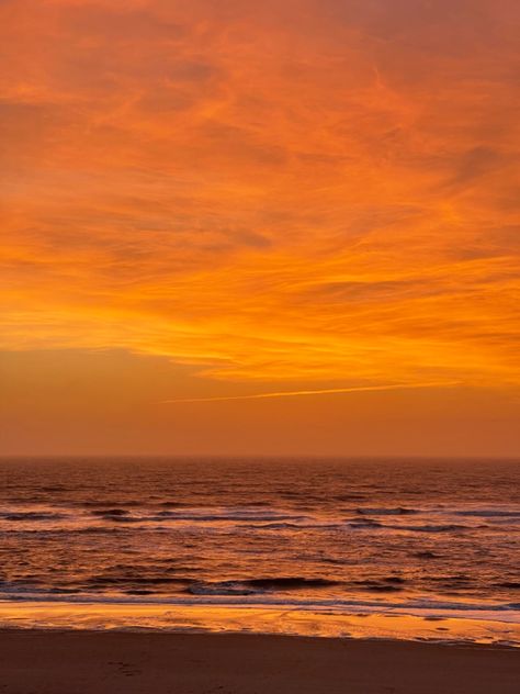 Sunset On Beach Aesthetic, Beach Aesthetic Sunset, Warm Sunset, Orange Scenery, Summer Orange Aesthetic, Sunset At The Beach Aesthetic, Sunset Colors Aesthetic, Sunset Orange Color, Orange Sunset Aesthetic