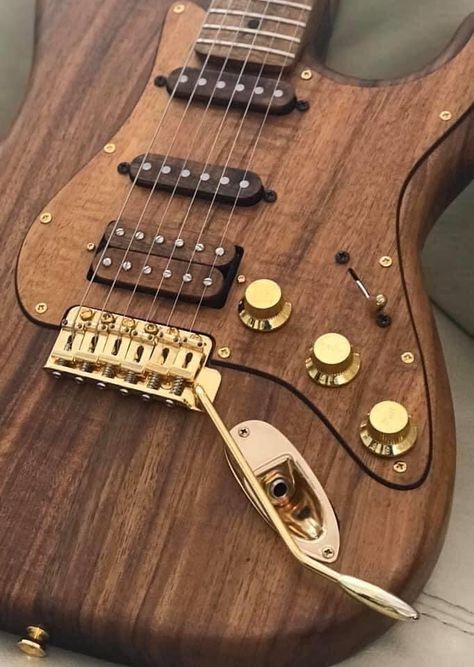 Wood Electric Guitar, Wooden Electric Guitar, Guitars Design, Gold Guitar, Learn Guitar Chords, Electric Guitar Design, Guitar Photos, Guitar Obsession, Custom Electric Guitars