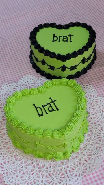 🎀 Chef Daisy 🎀 on Instagram: "Brat Summer may be over....but Brat-ember (September) is here 😈💚  #Brat #bratcake #bratcakejewelrybox #bratjewelrybox #charlixcx #bratsummer #fakecake #cakeart #cakesculpture" Brat Party Aesthetic, Brat Cake Birthday, Brat Birthday Cake, Brat Birthday Party, Brat Themed Party, 365 Cake, 19 Bday Cake, Birthday Cake 19, Brat Birthday