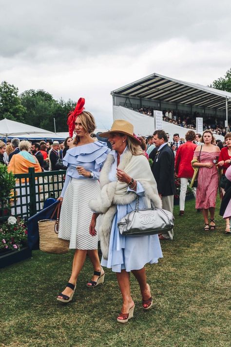 5 Things to Know About the Henley Royal Regatta in England Henley Dress Outfit, Henley Royal Regatta Fashion, Henley Regatta Fashion Women, Regatta Outfit Women, Henley Regatta, Henley Royal Regatta, Henley Dress, Womens Henley, England Countryside