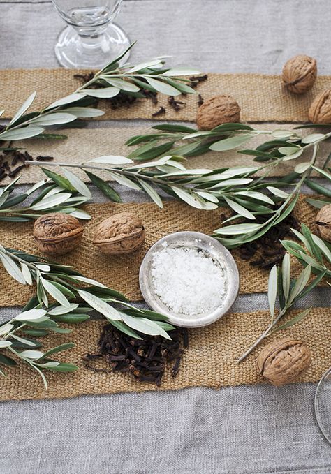 My Paradissi: Mediterranean inspired tablescape Mediterranean Tablescape, Tuscan Home Interior, Rustic Mediterranean Decor, Mediterranean Party, Mediterranean Table, Luxury Mediterranean Homes, Greek Christmas, Kara Rosenlund, Greek Dinners