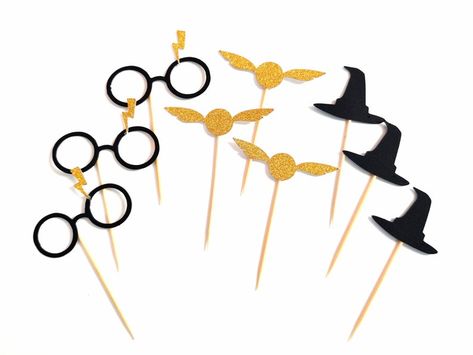 Harry Potter Cupcake Toppers, Harry Potter Bachelorette Party, Harry Potter Birthday Cards, Birthday Explosion Box, Harry Potter Cupcakes, Cumpleaños Harry Potter, Harry Potter Glasses, Graduation Cupcake Toppers, Gold Color Combination