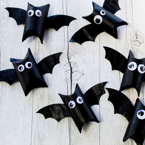 Toilet Roll Bat Treat Boxes - Clean Eating with kids Bat Crafts For Kids, Halloween Toilet Paper Roll Crafts, Bat Diy, Toilet Paper Roll Bat, Cardboard Toilet, Bat Crafts, Halloween Bats Diy, Halloween Toilet Paper, Cute Toilet