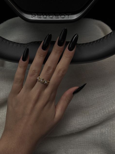 Almond Shape Black Nails, Black Oval Acrylic Nails, Almond Black Nails, Oval Acrylic Nails, Almond Acrylic Nails, Black Nails, Almond Nails, White Nails, Long Nails