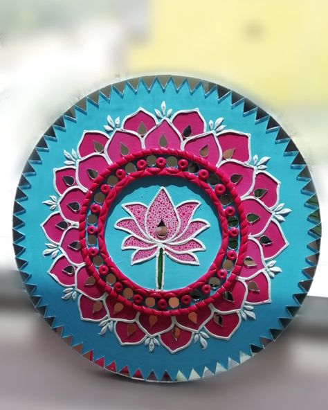 Lipan Art Mirror Work Diy Round, Lipan Art Mirror Work Diy, Mirror Lippan Art, Lippan Artwork, Lippin Art, Lippan Art Design, Mud Mirror Work, Clay Mirror, Clay Frame