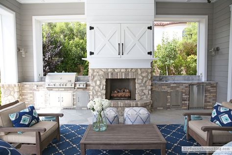 Love the “enclosed wall” feel and a gas fireplace would be great Outdoor Tv And Fireplace, Farmhouse Fireplace Screens, Deck Transformation, Backyard Entertaining Area, Patio Tv, Porch Life, Outdoor Kitchen Countertops, Tv Covers, Outdoor Gas Fireplace