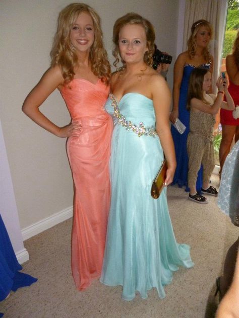 Tacky Prom, Prom Friends, 2000s Prom, Y2k Formal, Prom Dress 2012, Prom Dress Inspo, 2000s Mcbling, Kate Olsen, Prom Inspo