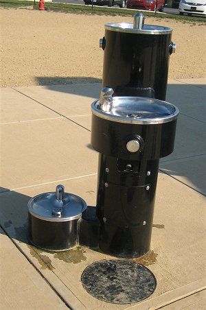 Water Fountain for Humans and Dogs Dog Spa, Dog Parks, Water Station, House Essentials, Drinking Fountain, Outside Patio, Urban Furniture, Blue Space, Water Sources