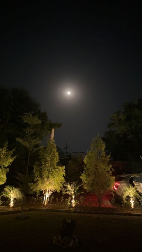 #moon #park #latenight #aesthetic Park Snapchat Story, Beautiful Sky Pictures, City Life Photography, A Darker Shade Of Magic, Snapchat Story, Blog Pictures, Sky Pictures, Dark Shades, Snapchat Stories