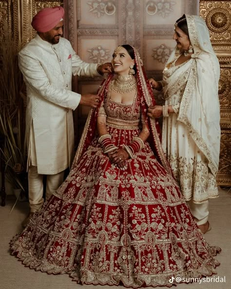 Sikh Wedding Dress, Red Indian Wedding, Indian Bridal Wear Red, Latest Bridal Lehenga Designs, Red Bridal Dress, Bridal Lehenga Designs, Latest Bridal Lehenga, Wedding Lehenga Designs, Indian Bride Outfits