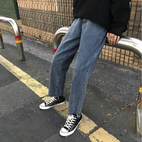 Jeans Outfit Men, Guy Fits, Jean Straight, Mens Outfit Inspiration, Mens Fashion Streetwear, Retro Men, Retro Shoes, Mens Pants Fashion, Mens Straight Jeans