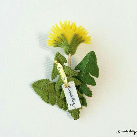 Felt Corsage, Dandelion Brooch, Brooch Embroidery, Embroidery Brooch, Fabric Brooch, Felt Embroidery, Diy And Crafts Sewing, Embroidery Works, Diy Crafts For Kids Easy