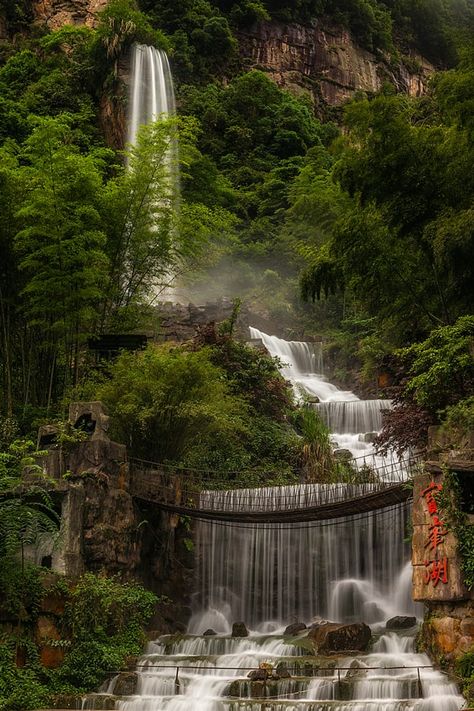 China - Waterfall on Baofeng Lake in the Wulingyuan Scenic Area near Zhangjiajie, Hunan Province. Indian Jones, Walter Mitty, Zhangjiajie, Autumn Lake, Outdoor Landscape, Foreign Film, Natural Heritage, Journey To The West, Natural Background