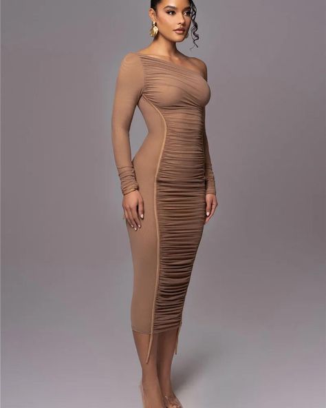 ‘RUCHA’ DRESS 🎯 Price $85 3 Colors S-L Size ➡️Midi Dresses collection 🎯 Escapexit.com Elegant Midi Dresses, Mesh Bodycon Dress, Ruched Bodycon Dress, Solid Color Dress, High Quality Dress, Bodycon Midi, White Midi Dress, Evening Attire, Midi Dress Bodycon