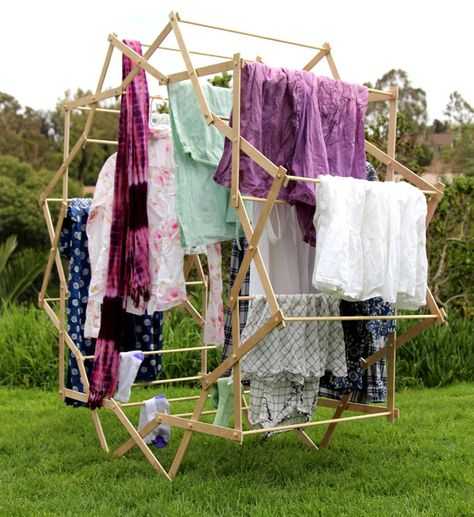 This tutorial is awesome! It folds up! They hang clothes on it, can you think of anything? http://www.apieceofrainbow.com/star-clothes-drying-rack/ Clothesline Diy, Free Building Plans, Diy Clothes Rack, Washing Machine Repair, Dog Washing Station, Diy Clothes Refashion, Diy Clothes Videos, Star Clothing, Clothes Drying