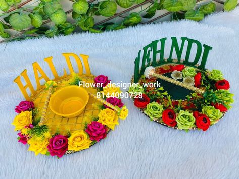 Mehndi Plates Ideas Pakistani, Mehendi Thali, Haldi Thali Decoration Ideas, Haldi Plate, Haldi Platter, Haldi Decoration Ideas, Bride To Be Decorations, Haldi Ceremony Decorations, Puja Thali