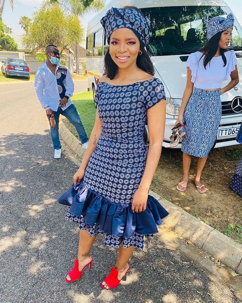 GORGEOUS SHWESHWE WEDDING STYLES IDEAS Pedi Dresses, Shweshwe Dresses Patterns, South African Dresses, Africa Attire, Sesotho Traditional Dresses, South African Traditional Dresses, African Traditional Wear, African Traditional Wedding Dress, Shweshwe Dresses