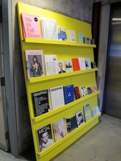 Book Installation Art, Book Display Shelf, Magazine Display, Display Books, Exhibition Display, Diy Sofa, Craft Booth, Booth Display, Best Wall