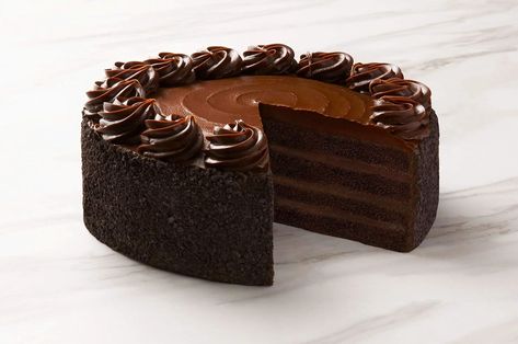 Linda's Fudge Cake Recipe Lindas Fudge Cake Cheesecake Factory, Cheesecake Factory Cakes, Chocolate Fudge Icing, Fudge Icing, Fudge Cake Recipe, Cheesecake Factory Recipes, Fudge Frosting, Barley Flour, Chocolate Crunch