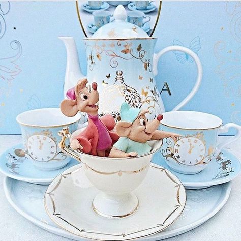 Disney at Home on Instagram: “We’re throwing it back this Thursday with this gorgeous Cinderella Tea set from our friend @plnath! The tea set originally sold from @lenox…” Cinderella Tea Party Birthday, Cinderella Tea Party, Disney Tea Party, Cinderella House, Cinderella Party Theme, Disney At Home, Quince Party, Midnight Cinderella, Disney Furniture