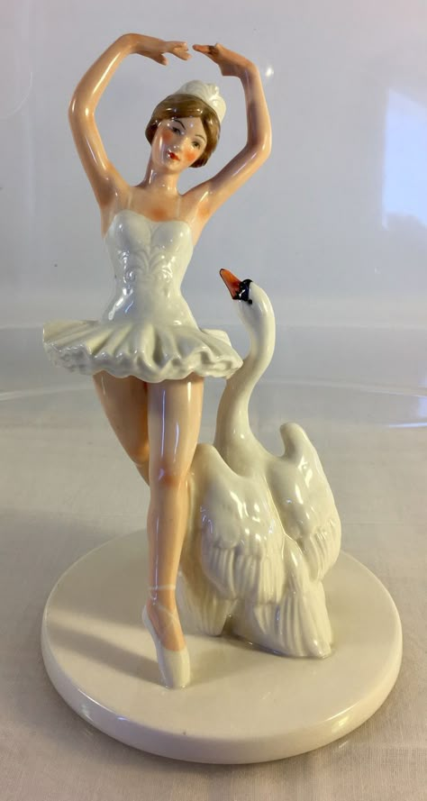 Ballerina Clay Sculpture, Porcelain Figures Aesthetic, Swan Lake Bedroom, Vintage Ceramic Figurines, Ballerina Reference, Clay Figures Aesthetic, Clay Ballerina, Swan Pottery, Clay Swan