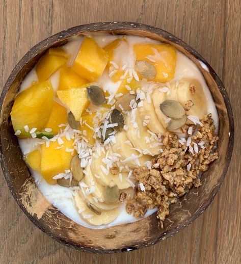 Mango Yogurt Bowl, Banana Yogurt Bowl, Mango Yogurt, Banana Yogurt, Green Aesthetics, Bakery Foods, Yogurt Bowl, Coconut Girl, Healthy Options