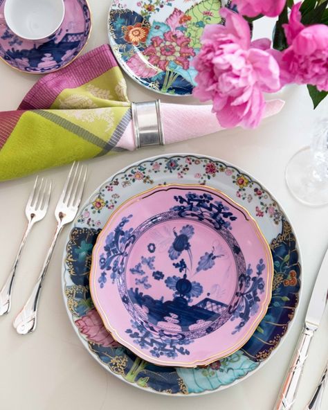 Italian Dinnerware, Wedding China, Pink Backdrop, Dinner Party Table, Porcelain Dinnerware, Blue Plates, China Patterns, Table Arrangements, Delicate Details