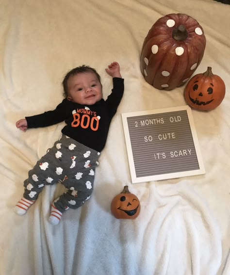 Baby letter board Halloween 2 Month Photo Ideas, First Halloween Letter Board, Two Month Old Letter Board Ideas, Halloween Baby Milestone Pictures, October Baby Monthly Photo, Halloween Monthly Baby Pictures, Halloween Milestone Pictures, First Halloween Crafts, Baby Letter Board Ideas