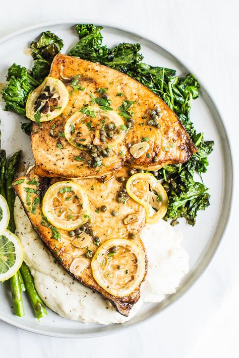 Today I’m putting together a super simple dinner that has a big impact in both presentation and flavor. Swordfish piccata is one of the most delicious and easiest dishes we make, from prep to completion in 25 minutes or less. It pairs well with a glass of your favorite dry white wine (you’ll use… Swordfish Salad, Sides For Swordfish, Broiled Swordfish Recipes, Swordfish Dinner Ideas, Swordfish Side Dishes, Healthy Swordfish Recipes, Best Swordfish Recipes, Pasta With Swordfish, Swordfish Piccata