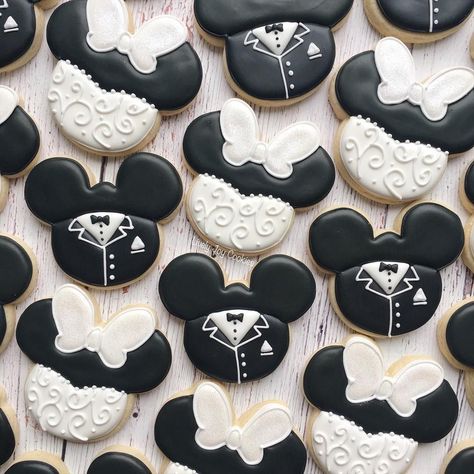 Disneyland Wedding Theme, Disney Accents Wedding, Mickey And Minnie Wedding Theme, Simple Disney Wedding Ideas, Disney Wedding Cookies, Disney Wedding Food, Disney Themed Cookies, Mickey Cookies, Disney Fairytale Wedding