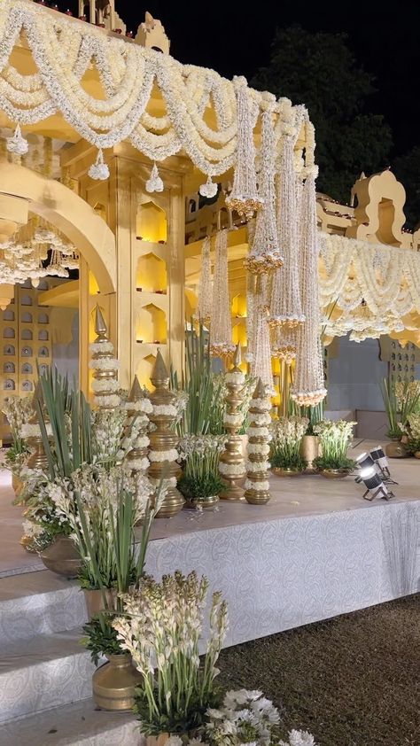 AROOSI on Instagram: “Malvika + Anuj | The Wedding A haven of fragrant fresh white blooms, brought together in a beautiful alchemy to make this celebration a…” All White Indian Wedding Decor, Indian Ceremony Decor, Off White Wedding Decor, White Decor Indian Wedding, White Mandap Decor Indian, Selfie Wall Wedding, Mughal Wedding Decor, White Indian Wedding Decor, White Wedding Mandap