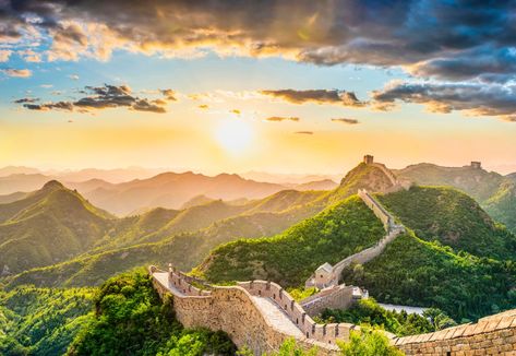 Best places to stop on the world's longest train route Tac Mahal, Nature Tourism, Terracotta Warriors, Train Route, Walking Routes, Amazing Places To Visit, Chinese Landscape, Great Wall Of China, Jules Verne