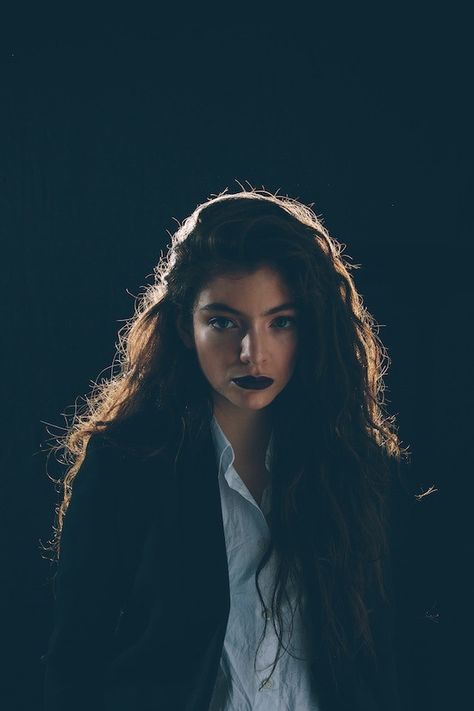 Lorde Rim Light, Portrait Lighting, Lorde, Alternative Rock, Music Love, Role Models, Style Icons, Long Hair, New Zealand