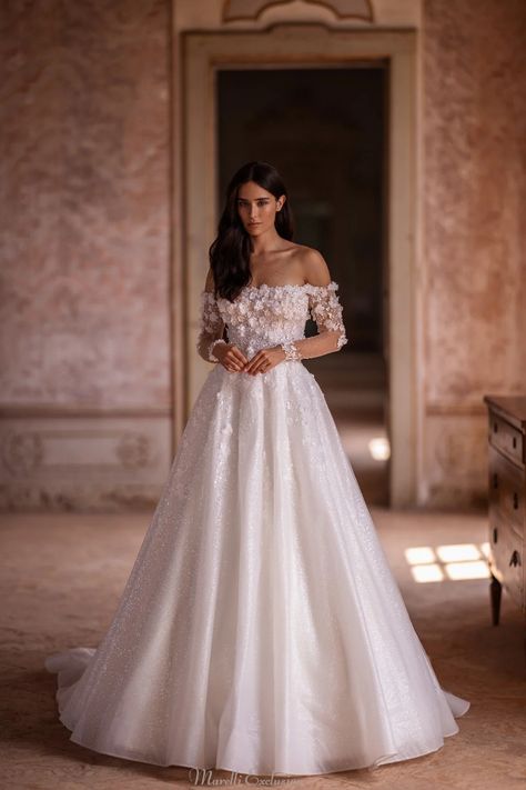 Maria Anette 5505 https://www.marelliexclusive.boutique/products/maria-anette-5505 European Wedding Dress, European Style Wedding, Boho Veils, Wedding Dress A Line, Glitters Skirt, City Bride, Straight Across Neckline, European Wedding, Princess Wedding Dress