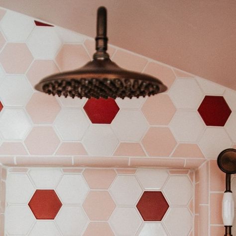 Fireclay Tile on Instagram: "Wildflowers bloom all year at this mountain getaway by @ClaireThomas 🌸 @thehollyhockcabin in the forest outside of Big Bear features a retro-inspired bathroom of blush-colored Hexagon tiles to create a floral motif that's like walking into spring 🌷 Tap the link in our bio for more! ⁠ -⁠ Tile Shown:⁠ #fireclay4hexagon in #fireclayDawn, #fireclayVintageLeather and, #fireclayTusk⁠ -⁠ Design:⁠ @clairethomas⁠ -⁠ #fireclaytile #hexagontiles #hexagons #showerdesign #showe Hex Tile, Hexagon Tile, Fireclay Tile, Mountain Getaway, Fire Clay, Hexagon Tiles, Big Bear, Shower Design, In The Forest