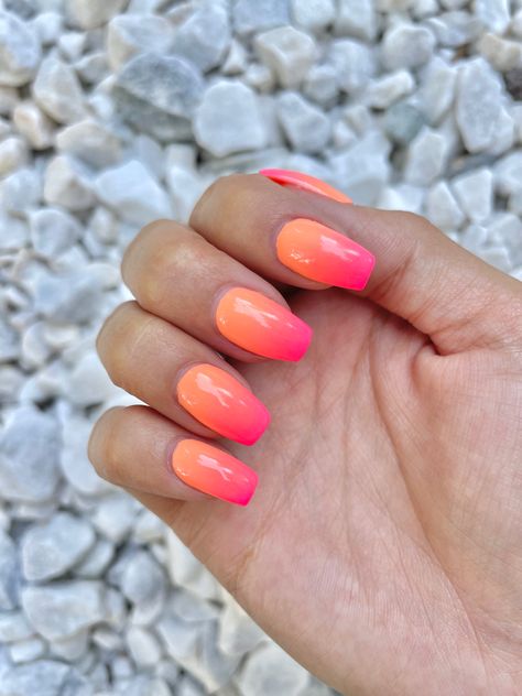 Pink Orange Ombre Nails Summer, Neon Pink And Orange Ombre Nails, Beach Nail Designs Orange, Cute Acrylic Nails Ombre, Beach Ombre Nails Summer, Coral And Pink Ombre Nails, Pink And Orange Beach Nails, Nails Sunset Ombre, Orange And Pink Ombré Nails